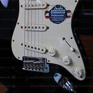 2ND Fender American Standard Stratocaster Electric Guitar, Black
